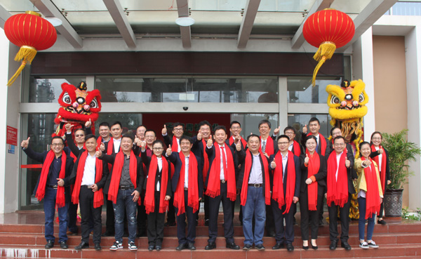 千秋偉業(yè)添錦繡 萬里鵬程展宏圖 —— 常青樹舞獅獻(xiàn)瑞賀新春，歡天喜地迎開工！