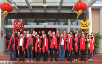 千秋偉業(yè)添錦繡 萬(wàn)里鵬程展宏 常青樹(shù)舞獅獻(xiàn)瑞賀新春 歡天喜地迎開(kāi)工！